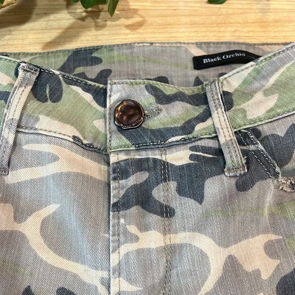 Distressed Black Orchid camo jeans - Picture 5 of 13